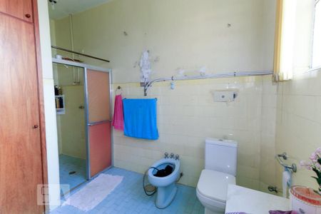 Casa à venda com 234m², 4 quartos e 3 vagasBanheiro 1