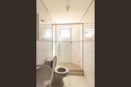 Banheiro de kitnet/studio para alugar com 1 quarto, 47m² em Vila João Pessoa, Porto Alegre
