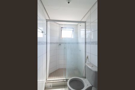 Banheiro de kitnet/studio para alugar com 1 quarto, 47m² em Vila João Pessoa, Porto Alegre