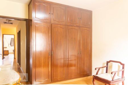 Casa à venda com 189m², 5 quartos e 4 vagasQuarto 2