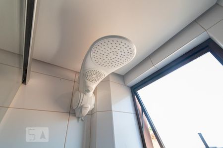 Banheiro de kitnet/studio para alugar com 1 quarto, 47m² em Vila João Pessoa, Porto Alegre