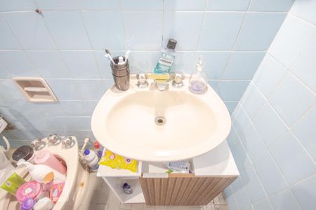 Casa à venda com 220m², 4 quartos e 2 vagasBanheiro