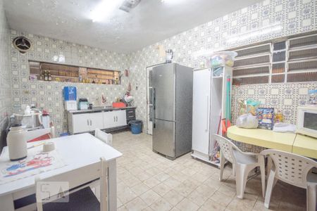 Casa à venda com 220m², 4 quartos e 2 vagasCozinha