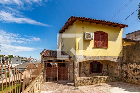 Casa à venda com 205m², 3 quartos e 3 vagasFachada