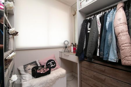 Apartamento à venda com 81m², 2 quartos e 1 vaga Apartamento à venda com 81m², 2 quartos e 1 vagaCloset