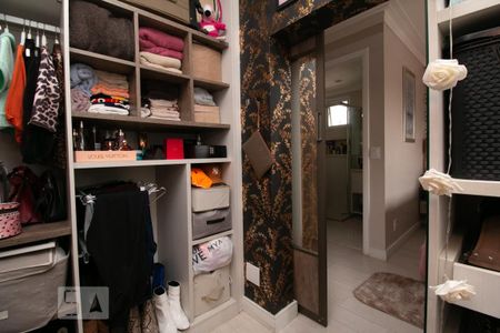 Apartamento à venda com 81m², 2 quartos e 1 vaga Apartamento à venda com 81m², 2 quartos e 1 vagaCloset