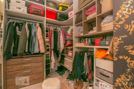 Apartamento à venda com 81m², 2 quartos e 1 vaga Apartamento à venda com 81m², 2 quartos e 1 vagaCloset