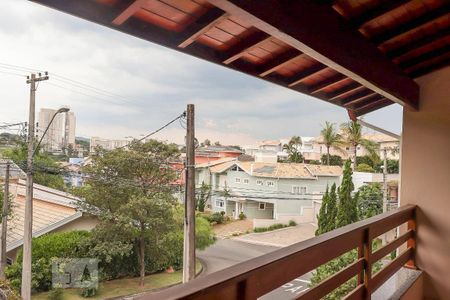 Casa de condomínio para alugar com 430m², 4 quartos e 4 vagasSala TV - varanda vista
