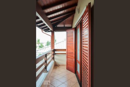 Casa de condomínio para alugar com 430m², 4 quartos e 4 vagasSuíte 1 - varanda