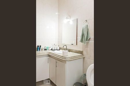 Casa de condomínio para alugar com 430m², 4 quartos e 4 vagasBanheiro Social