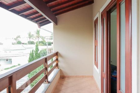 Casa de condomínio para alugar com 430m², 4 quartos e 4 vagasSala TV - varanda