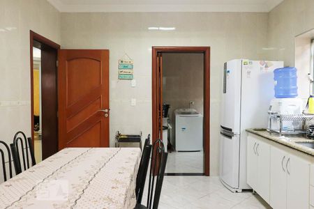 Casa de condomínio para alugar com 430m², 4 quartos e 4 vagasCozinha