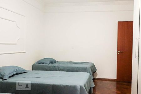 Casa de condomínio para alugar com 430m², 4 quartos e 4 vagasDormitório 1