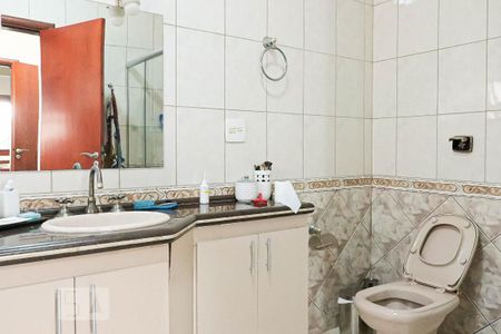 Casa de condomínio para alugar com 430m², 4 quartos e 4 vagasSuíte 1 - banheiro