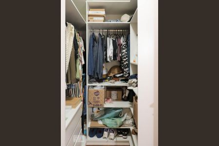 Casa de condomínio para alugar com 430m², 4 quartos e 4 vagasSuíte 1 - closet