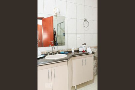 Casa de condomínio para alugar com 430m², 4 quartos e 4 vagasSuíte 1 - banheiro