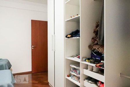 Casa de condomínio para alugar com 430m², 4 quartos e 4 vagasDormitório 1