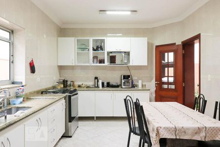 Casa de condomínio para alugar com 430m², 4 quartos e 4 vagasCozinha