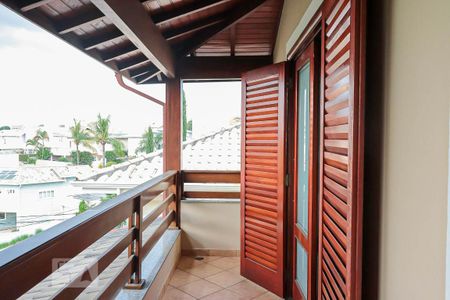 Casa de condomínio para alugar com 430m², 4 quartos e 4 vagasSuíte 1 - varanda