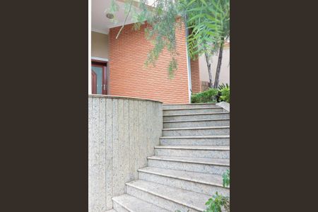 Casa de condomínio para alugar com 430m², 4 quartos e 4 vagasFachada casa - entrada