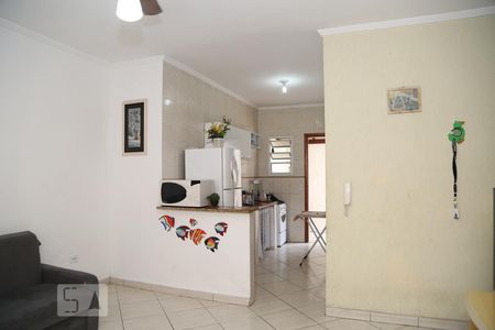Sala de casa de condomínio para alugar com 1 quarto, 50m² em Aviação, Praia Grande