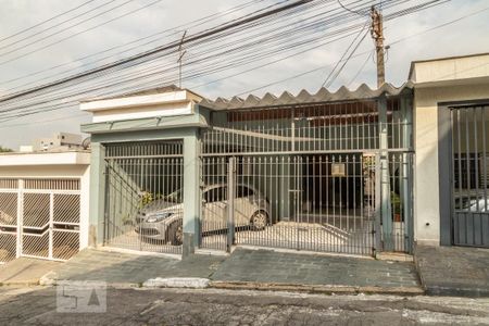 Casa à venda com 120m², 4 quartos e 2 vagas Casa à venda com 120m², 4 quartos e 2 vagasFachada