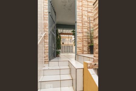 Casa à venda com 120m², 4 quartos e 2 vagas Casa à venda com 120m², 4 quartos e 2 vagasEscada