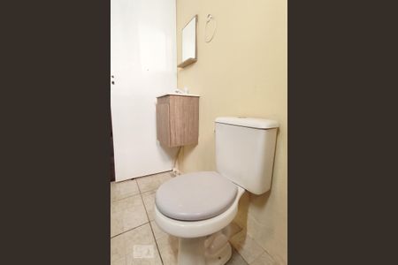 Casa à venda com 60m², 2 quartos e 2 vagas Casa à venda com 60m², 2 quartos e 2 vagasBanheiro