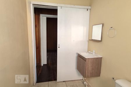 Casa à venda com 60m², 2 quartos e 2 vagas Casa à venda com 60m², 2 quartos e 2 vagasBanheiro