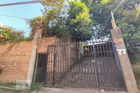 Casa à venda com 60m², 2 quartos e 2 vagas Casa à venda com 60m², 2 quartos e 2 vagasFachada