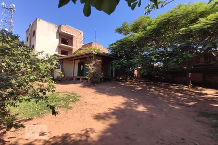 Casa à venda com 60m², 2 quartos e 2 vagas Casa à venda com 60m², 2 quartos e 2 vagasFachada
