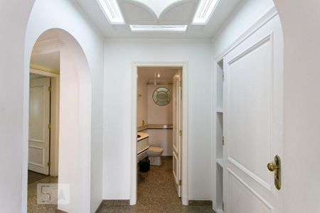 Apartamento para alugar com 186m², 3 quartos e 3 vagas Apartamento para alugar com 186m², 3 quartos e 3 vagasCorredor