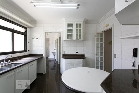 Apartamento para alugar com 186m², 3 quartos e 3 vagas Apartamento para alugar com 186m², 3 quartos e 3 vagasCozinha