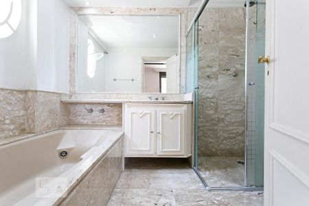 Apartamento para alugar com 186m², 3 quartos e 3 vagas Apartamento para alugar com 186m², 3 quartos e 3 vagasBanheiro da Suíte 1