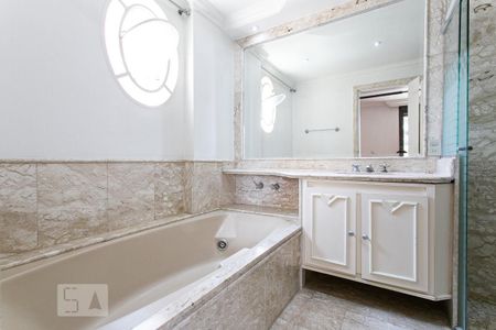 Apartamento para alugar com 186m², 3 quartos e 3 vagas Apartamento para alugar com 186m², 3 quartos e 3 vagasBanheiro da Suíte 1