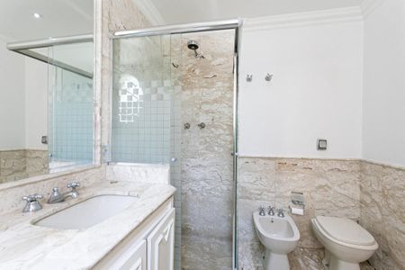 Apartamento para alugar com 186m², 3 quartos e 3 vagas Apartamento para alugar com 186m², 3 quartos e 3 vagasBanheiro da Suíte 1