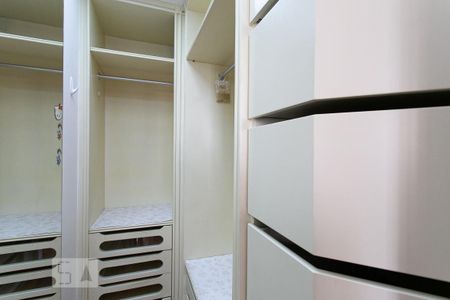 Apartamento para alugar com 186m², 3 quartos e 3 vagas Apartamento para alugar com 186m², 3 quartos e 3 vagasCloset da Suíte 1