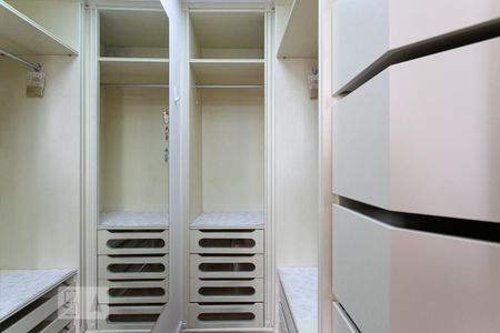 Apartamento para alugar com 186m², 3 quartos e 3 vagas Apartamento para alugar com 186m², 3 quartos e 3 vagasCloset da Suíte 1