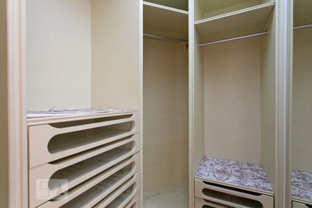 Apartamento para alugar com 186m², 3 quartos e 3 vagas Apartamento para alugar com 186m², 3 quartos e 3 vagasCloset da Suíte 1