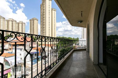 Apartamento para alugar com 186m², 3 quartos e 3 vagas Apartamento para alugar com 186m², 3 quartos e 3 vagasVaranda