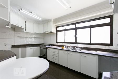 Apartamento para alugar com 186m², 3 quartos e 3 vagas Apartamento para alugar com 186m², 3 quartos e 3 vagasCozinha