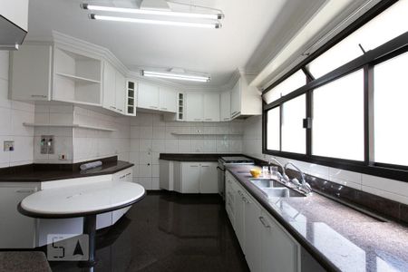 Apartamento para alugar com 186m², 3 quartos e 3 vagas Apartamento para alugar com 186m², 3 quartos e 3 vagasCozinha