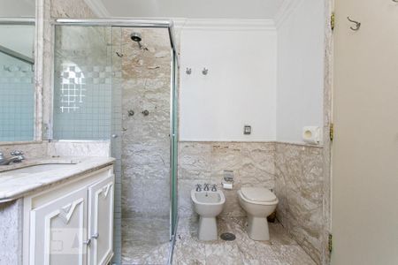 Apartamento para alugar com 186m², 3 quartos e 3 vagas Apartamento para alugar com 186m², 3 quartos e 3 vagasBanheiro da Suíte 1