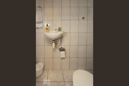 Casa à venda com 170m², 3 quartos e 2 vagas Casa à venda com 170m², 3 quartos e 2 vagasBanheiro de Serviço