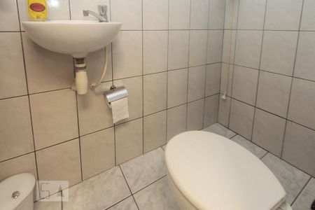 Casa à venda com 170m², 3 quartos e 2 vagas Casa à venda com 170m², 3 quartos e 2 vagasBanheiro de Serviço