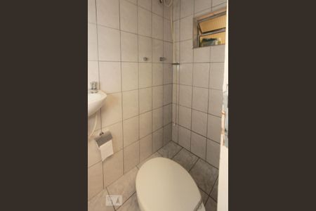 Casa à venda com 170m², 3 quartos e 2 vagas Casa à venda com 170m², 3 quartos e 2 vagasBanheiro de Serviço