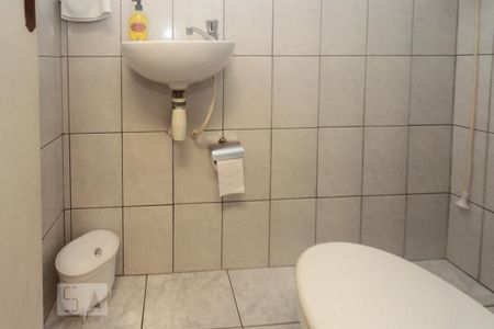 Casa à venda com 170m², 3 quartos e 2 vagas Casa à venda com 170m², 3 quartos e 2 vagasBanheiro de Serviço