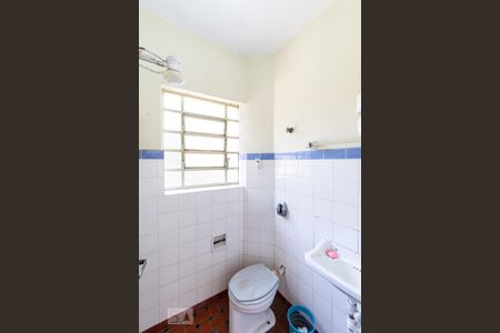 Casa à venda com 200m², 3 quartos e 3 vagasBanheiro da Edícula