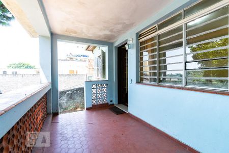 varanda de casa à venda com 3 quartos, 200m² em Vila Fachini, São Paulo