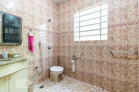 Banheiro de casa à venda com 3 quartos, 200m² em Vila Fachini, São Paulo